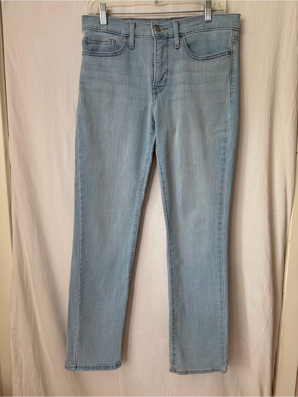 Levi’s 314 Shaping Straight Jeans Light Wash Size 30